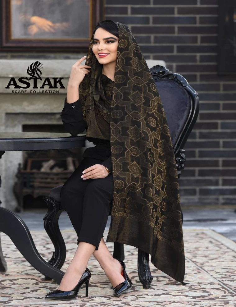 شال ویسکوز مشکی طلایی کد 8972