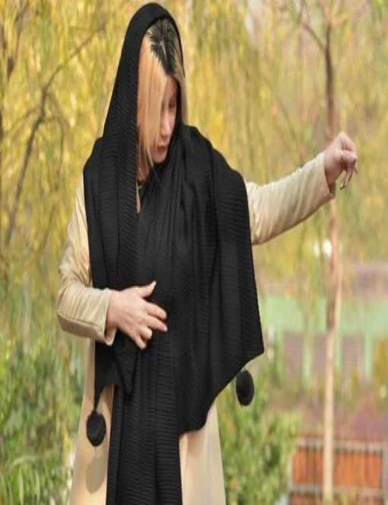 شال کرپ پلیسه پوم دار کد 10189