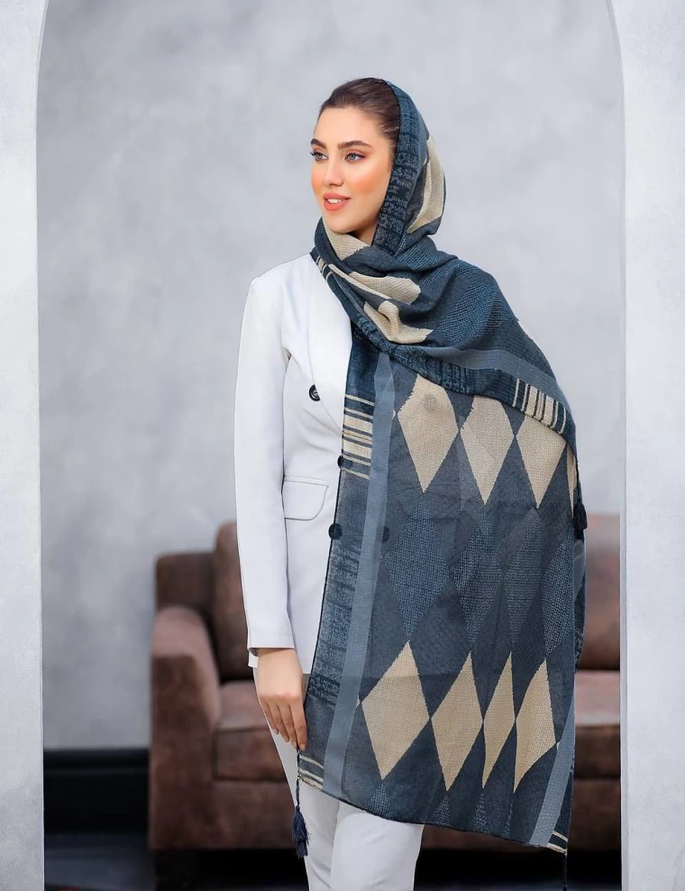 شال نخی منگوله دار کد 8910