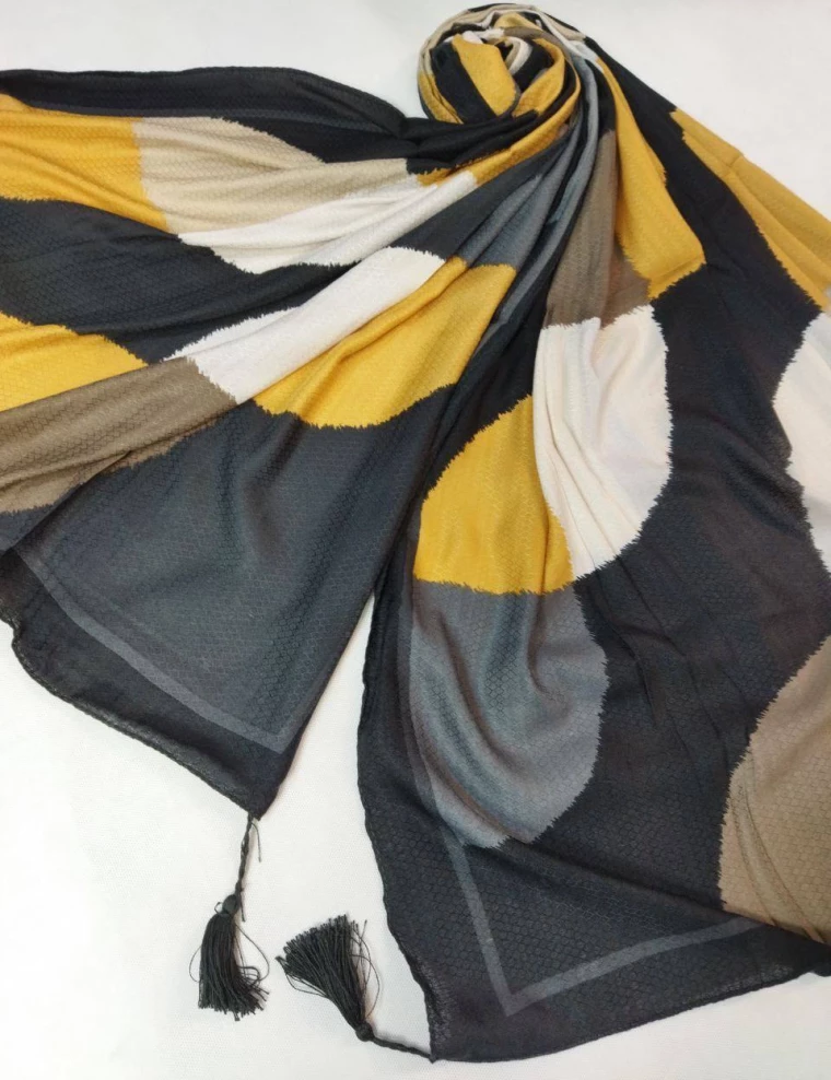 شال نخی منگوله دار کد 8788