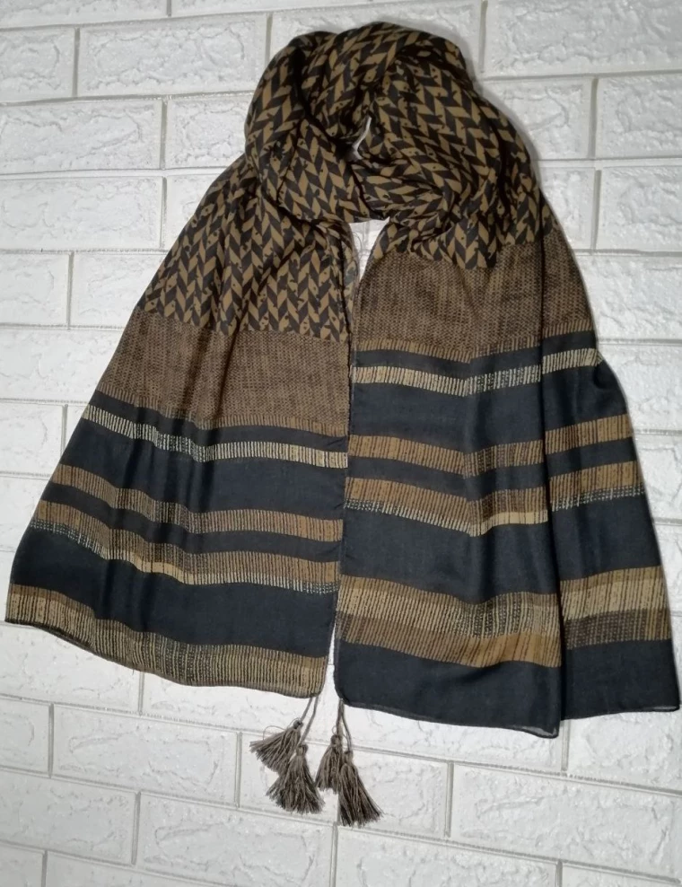 شال نخی بهاره منگوله‌دار کد 8800