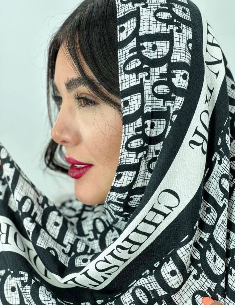 شال نخی ترندمنگوله دار کد 10214