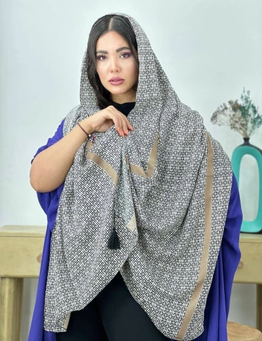 شال نخی ترندمنگوله دار کد 10212
