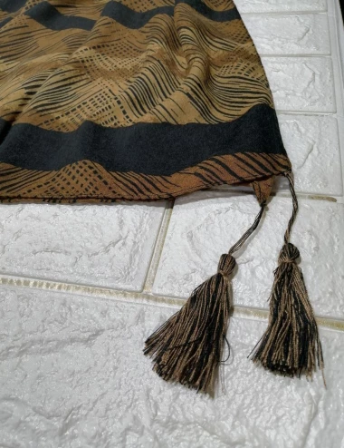 شال نخی بهاره منگوله‌دار کد 8804
