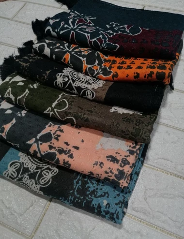 شال نخی منگوله دار کد 8743