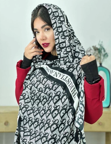 شال نخی ترندمنگوله دار کد 10214