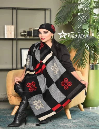 شال نخی پاییزه منگولدار کد 5501