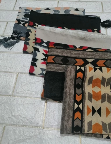 شال نخی منگوله دار کد 8745