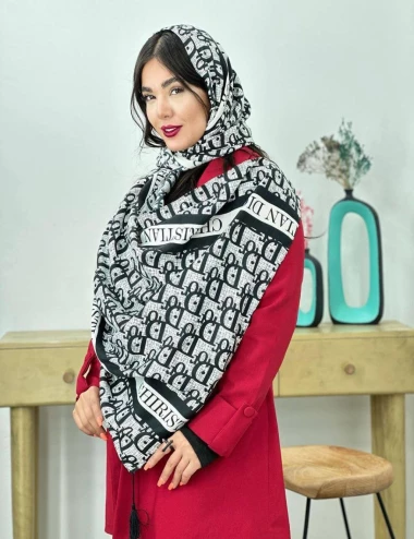 شال نخی ترندمنگوله دار کد 10214