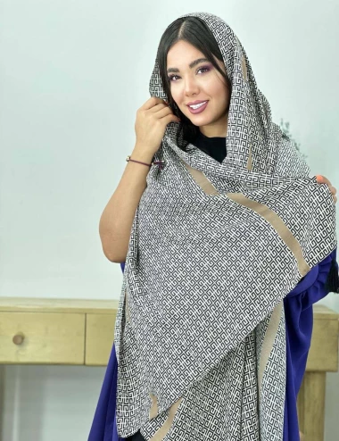 شال نخی ترندمنگوله دار کد 10212
